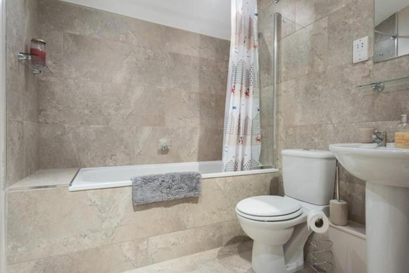 Apartment Stone's Throw - 2 Bed Centre Of